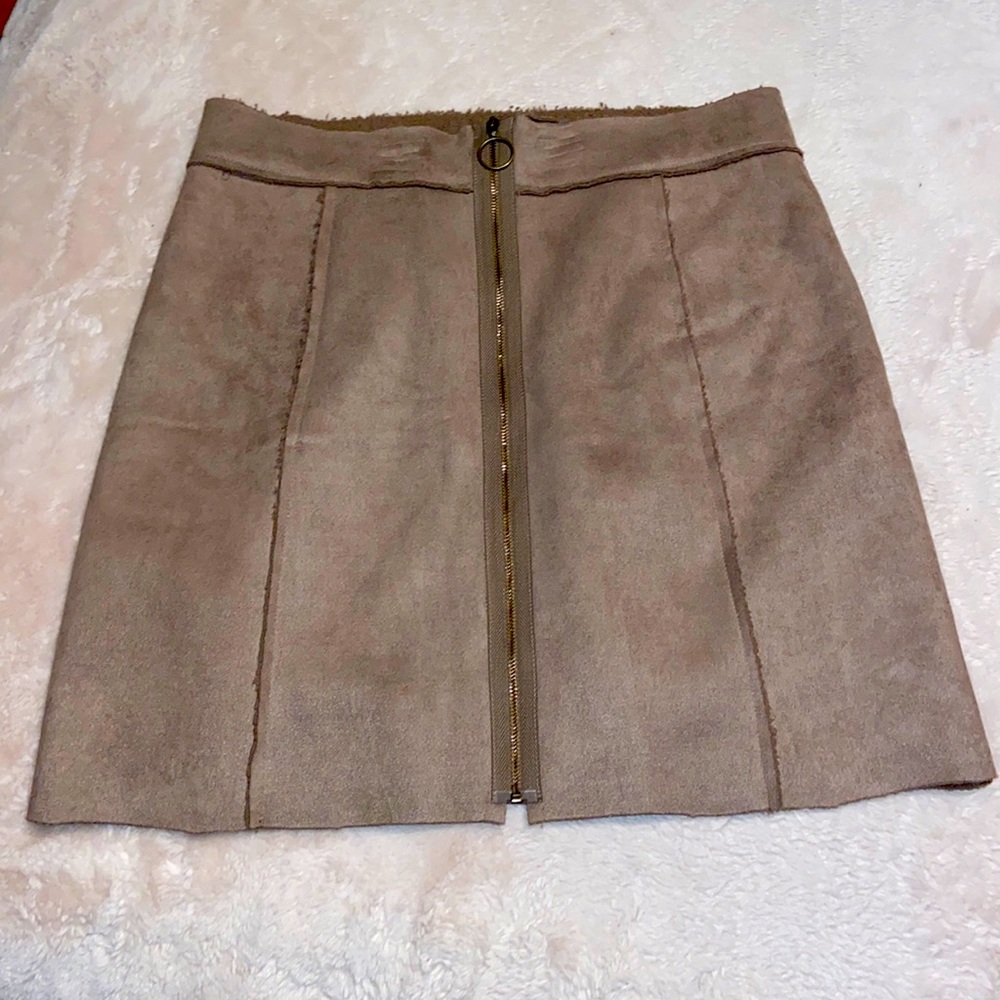 Hem & Thread. Suede skirt. Size Large